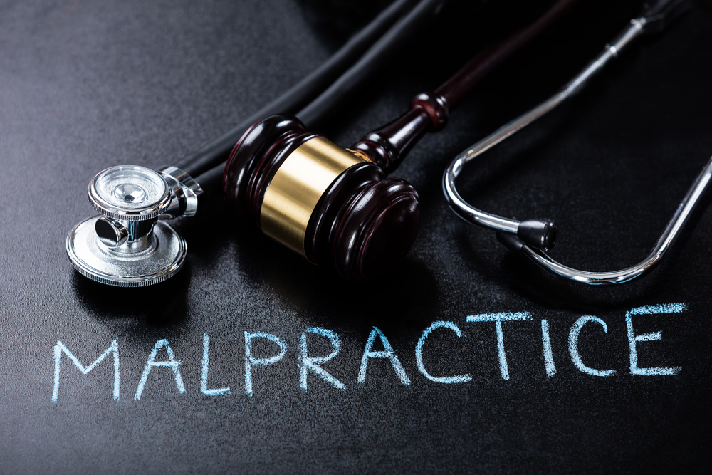 Medical Malpractice Lawyer Fort Lauderdale- scope with wooden gavel 